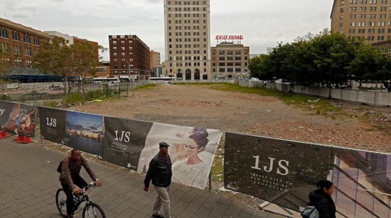 The site of the One Journal Square luxury apartment project in Jersey City, N.J., in May 2017. (Carolyn Cole/Los Angeles Times/TNS)