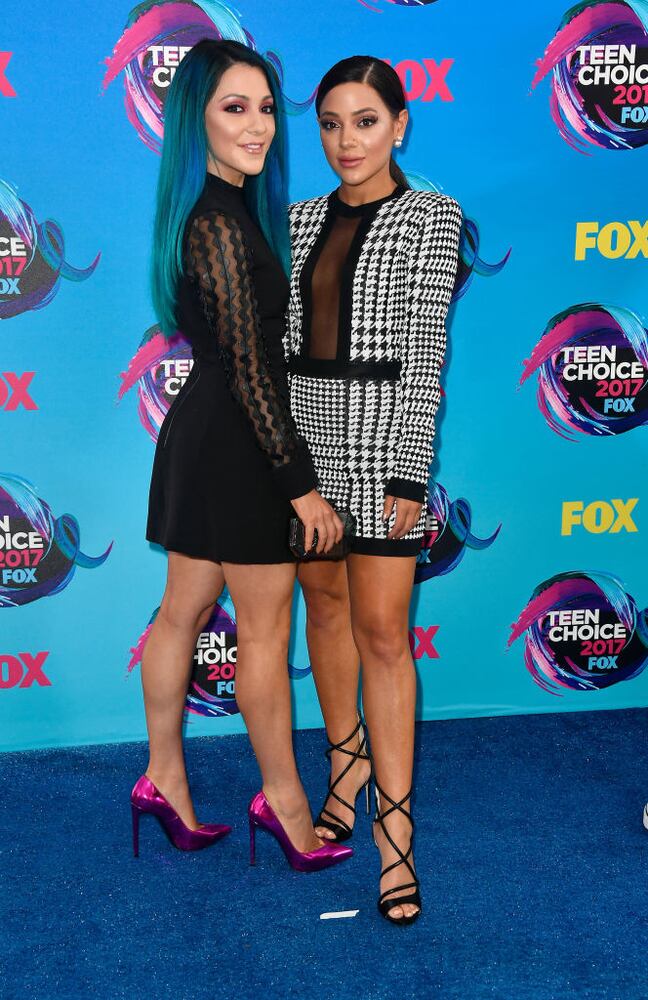 Photos: 2017 Teen Choice Awards red carpet
