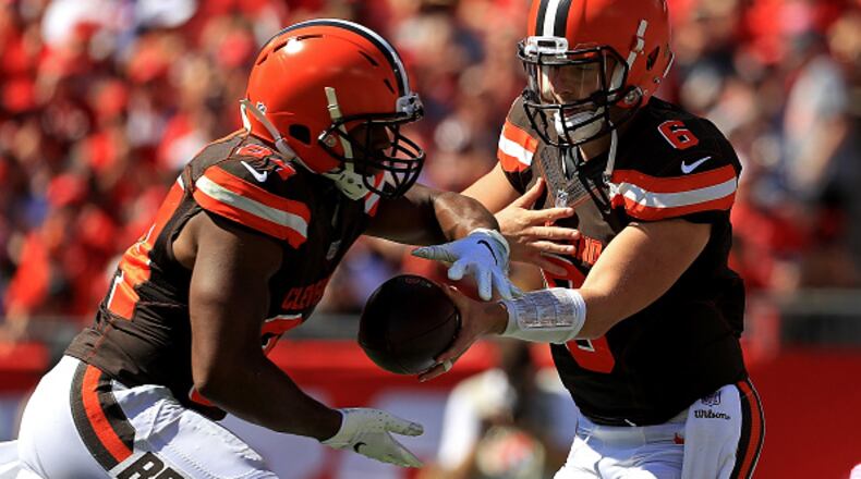 TAMPA, FL - OCTOBER 21: Baker Mayfield #6 hands off to Nick Chubb #24 of the Cleveland Browns during a game against the Tampa Bay Buccaneers at Raymond James Stadium on October 21, 2018 in Tampa, Florida. (Photo by Mike Ehrmann/Getty Images)