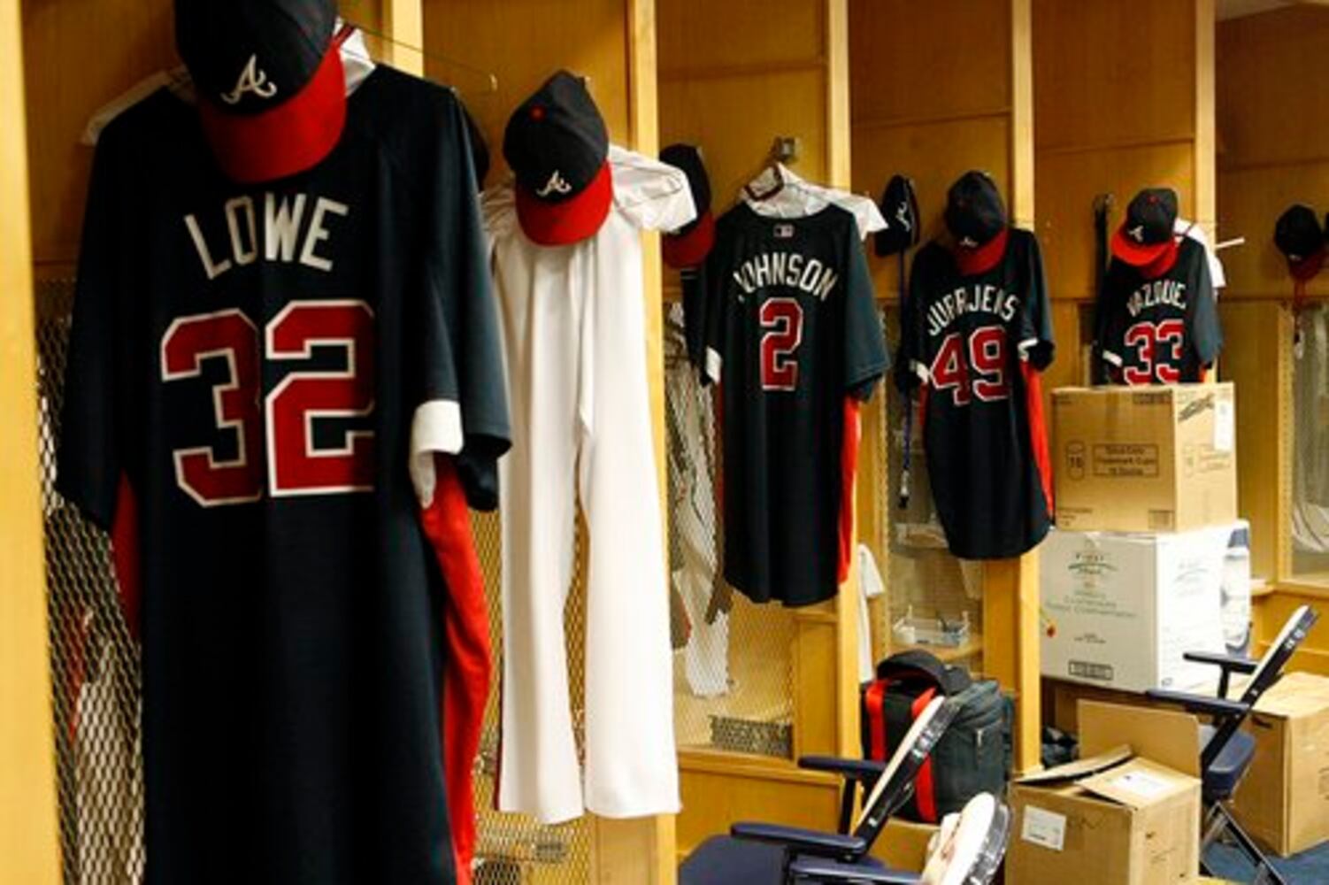 MLB Photos: Braves clean out their lockers