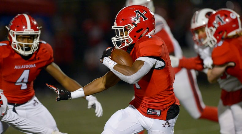 Allatoona running back Alex Wilson (7) gains yardage during the first half of the Buccaneers’ first-round playoff game against Gainesville at Allatoona. (Daniel Varnado/Special)