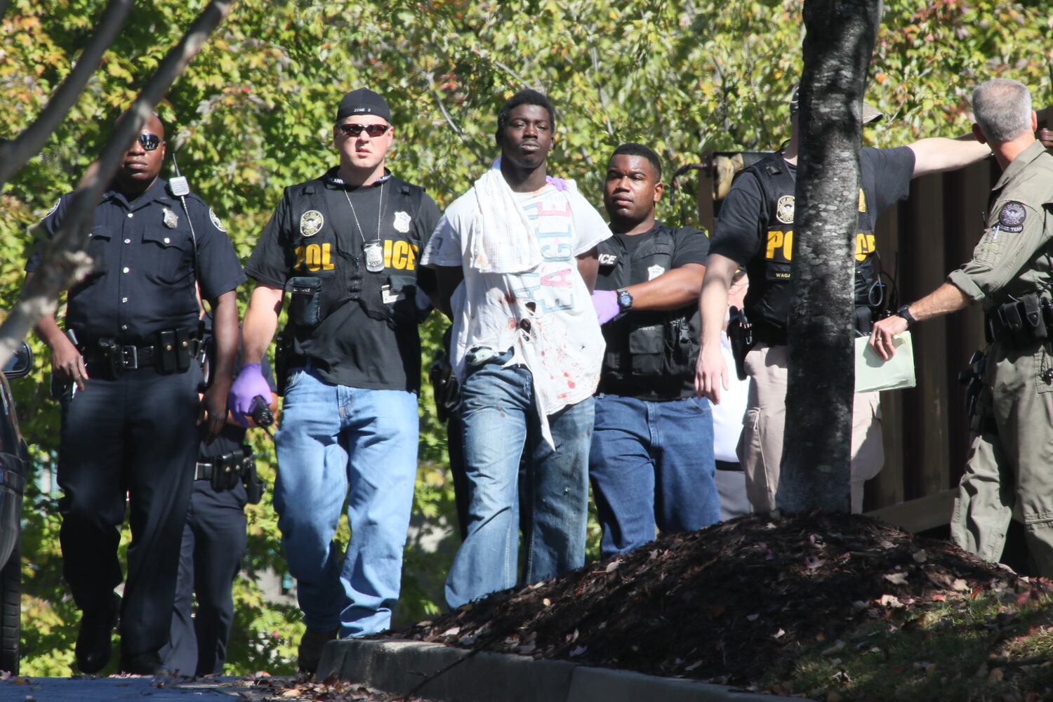 Burglary suspect surrenders at Buckhead hotel