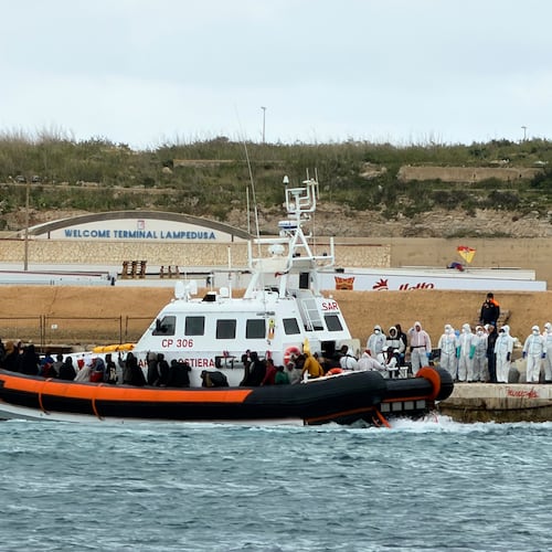 In this photo provided by Mediterranea Saving Humans, an Italian Coast Guard rescue boat at dock in the southern Italian island of Lampedusa, disembarks survivors and bodies rescued from a dinghy filled with migrants at about 80 nautical miles from the island of Lampedusa, Italy, Wednesday, April 1, 2026. (Mediterranea Saving Humans via AP)