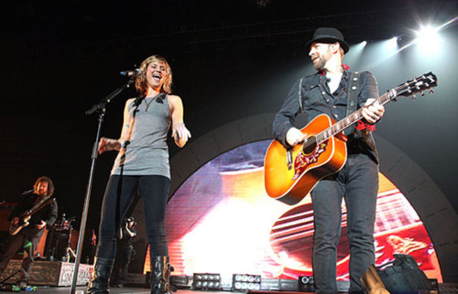 Sugarland kicks off tour at Gwinnett Arena