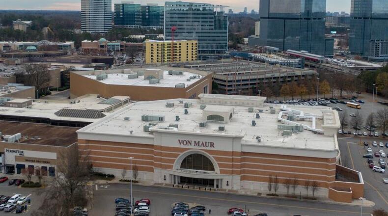 Hundreds of people were turned away from Perimeter Mall and other Dunwoody businesses overnight after demonstrators in Atlanta clashed with police and started looting.