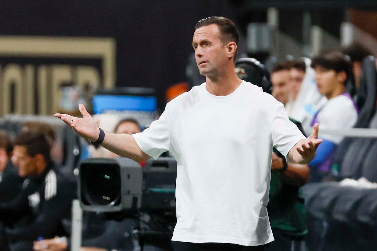 Atlanta United manager Ronny Deila reacts after a referee call during the second half against D.C. United on Saturday, Oct. 18, 2025, at Mercedes-Benz Stadium in Atlanta. Atlanta United played to a 1-1 draw with D.C. United, which finished in last place in the MLS standings. (Miguel Martinez/AJC)