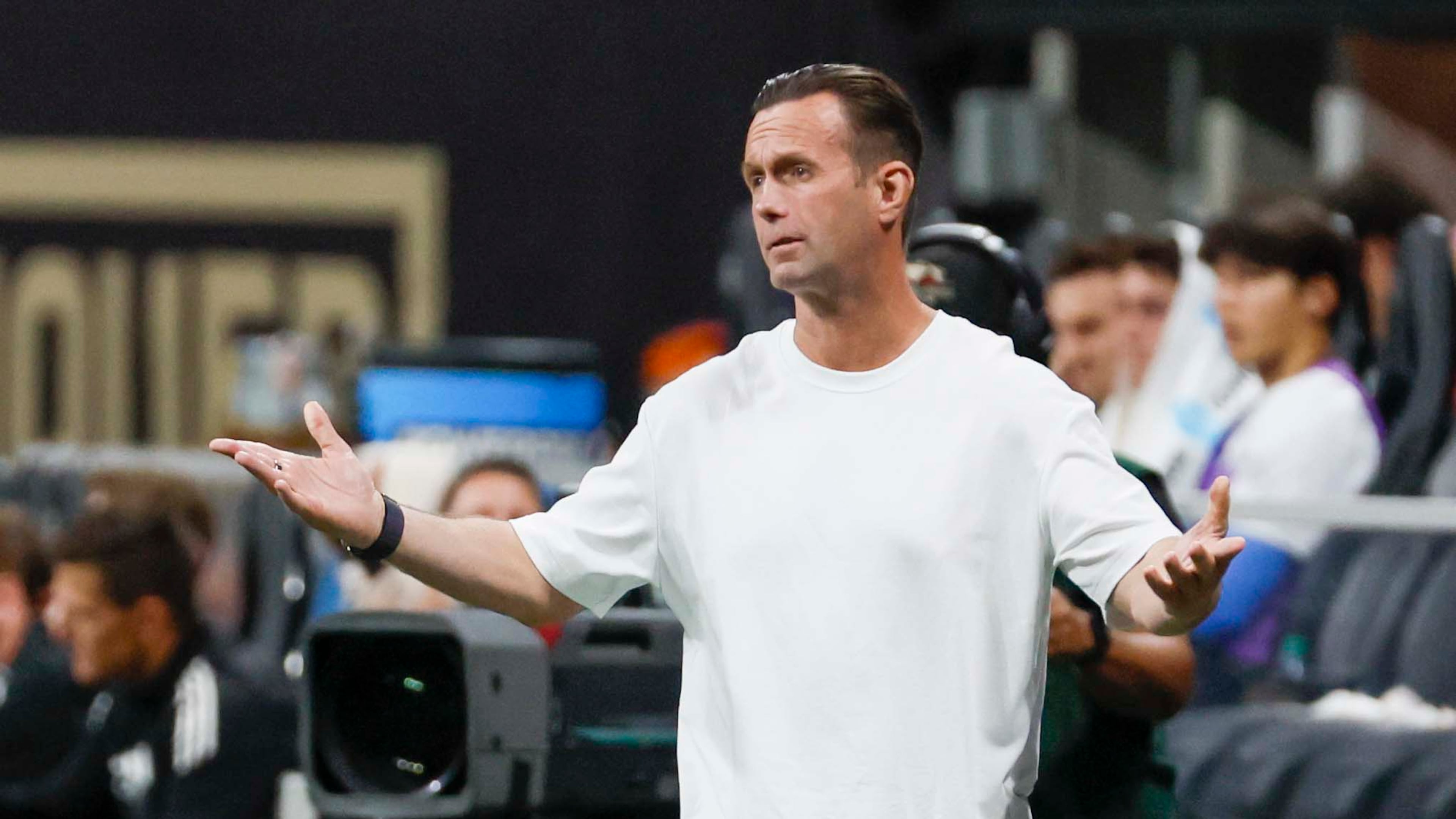 Atlanta United manager Ronny Deila reacts after a referee call during the second half against D.C. United on Saturday, Oct. 18, 2025, at Mercedes-Benz Stadium in Atlanta. Atlanta United played to a 1-1 draw with D.C. United, which finished in last place in the MLS standings. (Miguel Martinez/AJC)