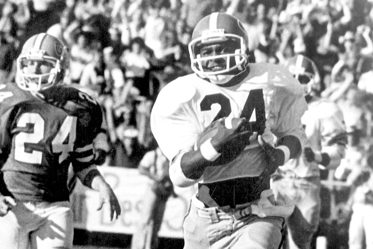 Lindsay Scott races down the sidelines to the game-winning touchdown with 1:04 left to play in Georgia's 26-21 victory over Florida in 1980.