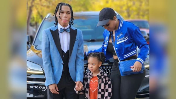 Qualeisha Barnes (right) was a loving aunt to Shatara Davis’ children. Barnes was 14 weeks pregnant when she was killed, her family says. (Courtesy of the family)