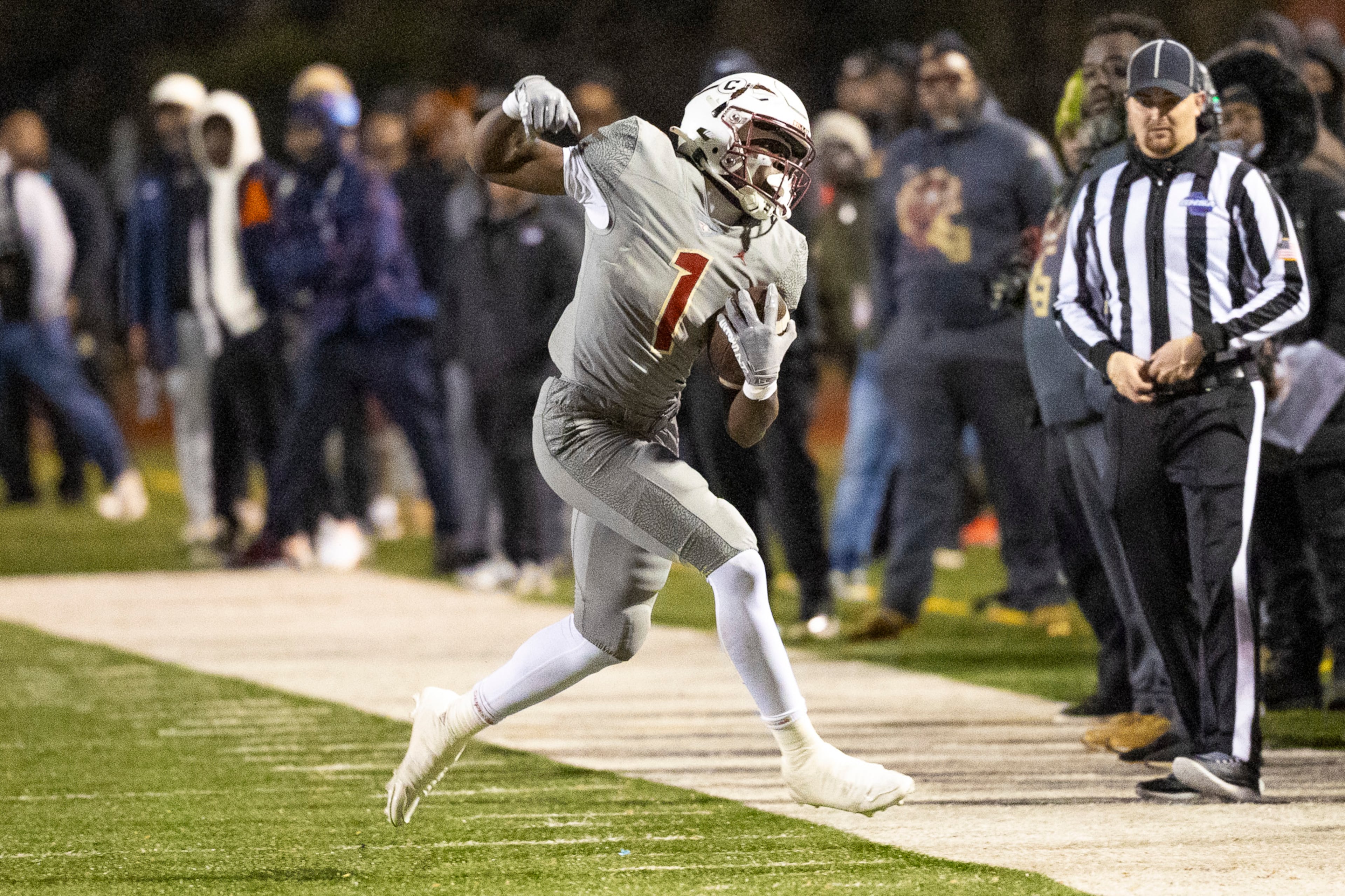 Creekside running back Gary Walker (1) makes a catch during the first half of the class 4A semifinal against Kell at Creekside High School in Fairburn, GA on Friday, December 5, 2025. (Oscar Guevara Saenz for the AJC)
