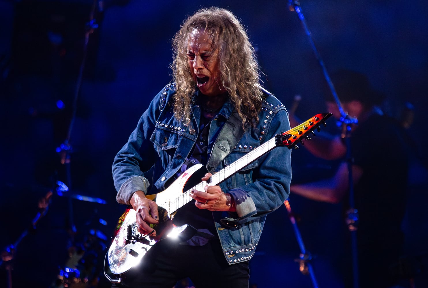 Guitarist Kirk Hammett and Metallica played in the round to a completely sold out Mercedes Benz-Stadium on Tuesday night.  (Ryan Fleisher for the AJC)
