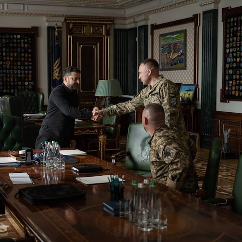 In this photo provided by the Ukrainian Presidential Press Office, Ukrainian President Volodymyr Zelenskyy, center, shakes hands with new commander-in-chief of Ukraine's Armed Forces Mykhailo Drapatyi during their meeting in Kyiv, Ukraine, Monday, July 20, 2026. (Ukrainian Presidential Press Office via AP)