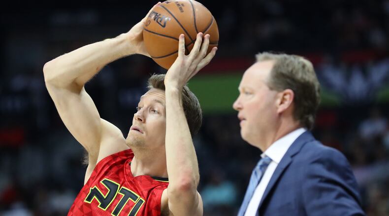 Mike Dunleavy of the Hawks looks to pass with coach Mike Budenholzer looking on in a game against the Bucks on Sunday, Jan. 15, 2017, in Atlanta. Curtis Compton/ccompton@ajc.com