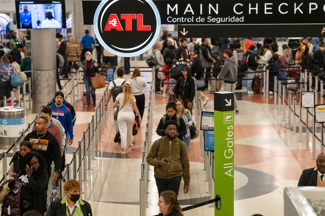 Morning travelers make their way through Hartsfield-Jackson Atlanta International Airport amid the ongoing government shutdown on Monday, October 27, 2025. (Ben Hendren for the AJC)