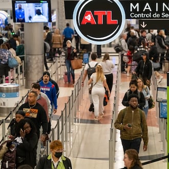 Morning travelers make their through Hartsfield-Jackson International Airport amid the ongoing government shutdown. Monday, October 27, 2025 (Ben Hendren for the AJC)