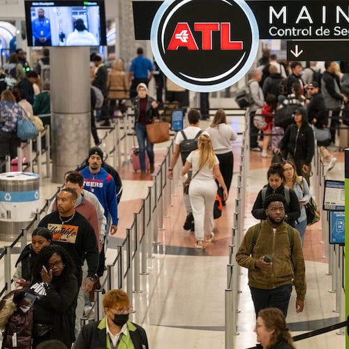 Morning travelers make their way through Hartsfield-Jackson Atlanta International Airport amid the ongoing government shutdown on Monday, October 27, 2025. (Ben Hendren for the AJC)