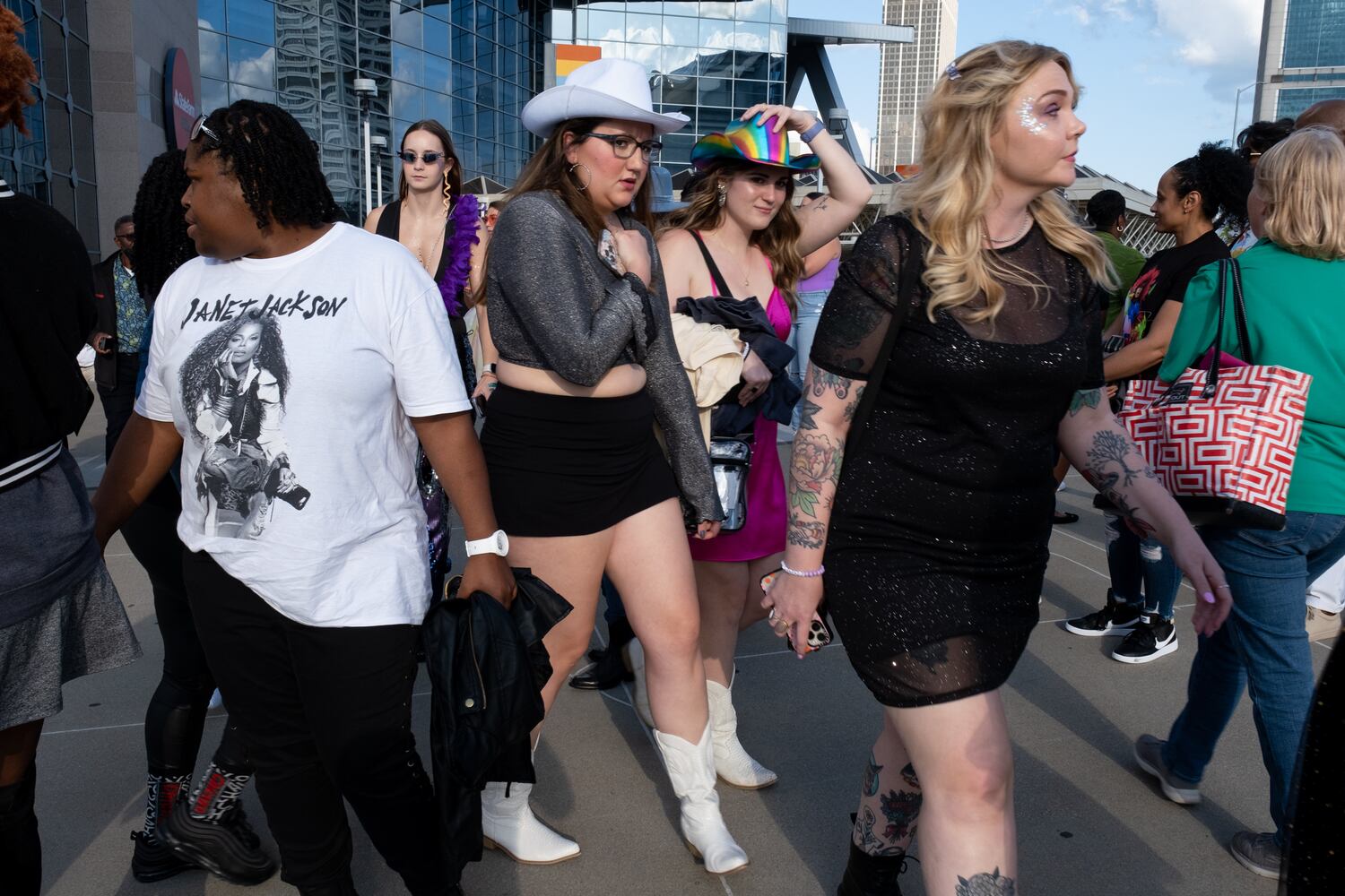Fans head to the Taylor Swift and Janet Jackson concerts in downtown Atlanta on Friday, April 28, 2023.   (Ben Gray / Ben@BenGray.com)
