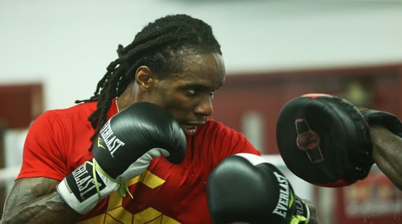 Chris Ousley works out with trainer Nate Jones at the Robert Taylor Park boxing gym in Chicago on August 21, 2018. (John J. Kim/Chicago Tribune/TNS)
