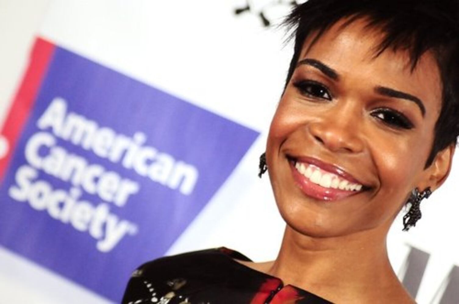 Keri Hilson hosts fashion show for cancer