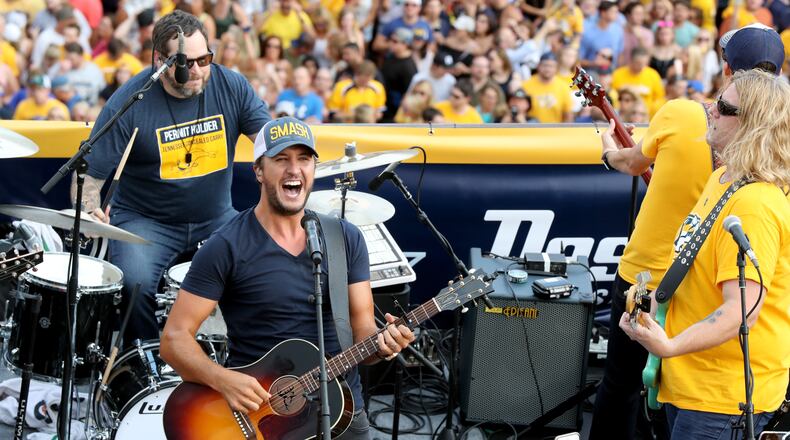 NASHVILLE, TN - JUNE 11: Luke Bryan performs during the opening of the TV broadcast of The 2017 Stanley Cup Final, Game 6 at Tootsie's Orchid Lounge on June 11, 2017 in Nashville, Tennessee. (Photo by Terry Wyatt/Getty Images)