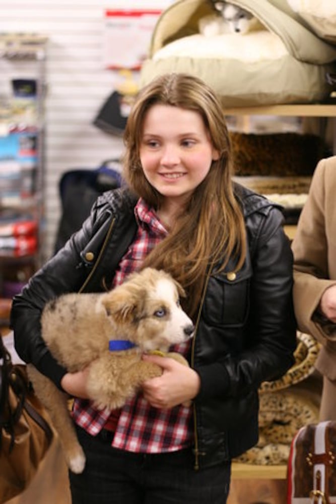 Actress Abigail Breslin adopts a dog in Roswell