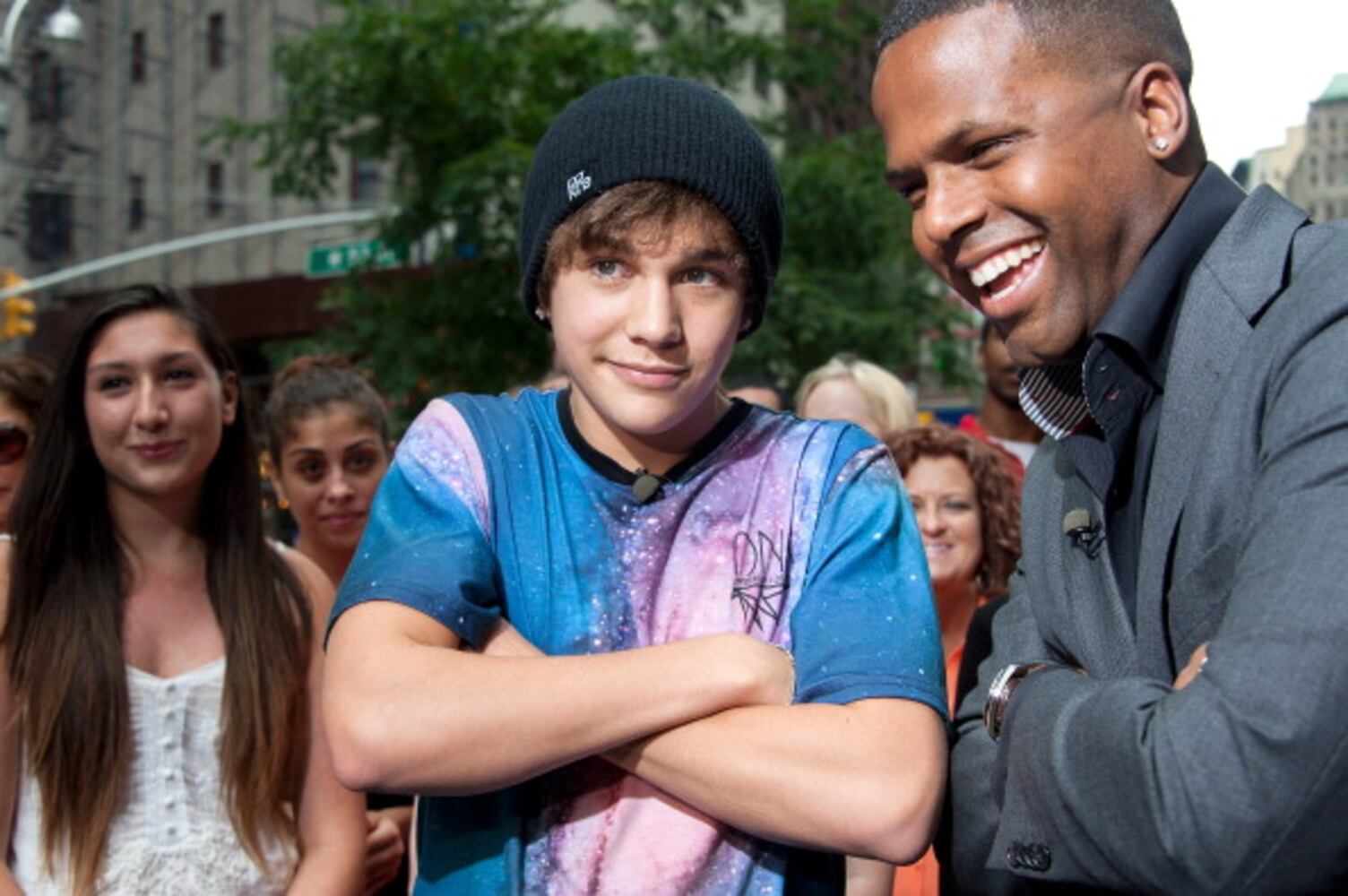 Austin Mahone Visits "Extra"