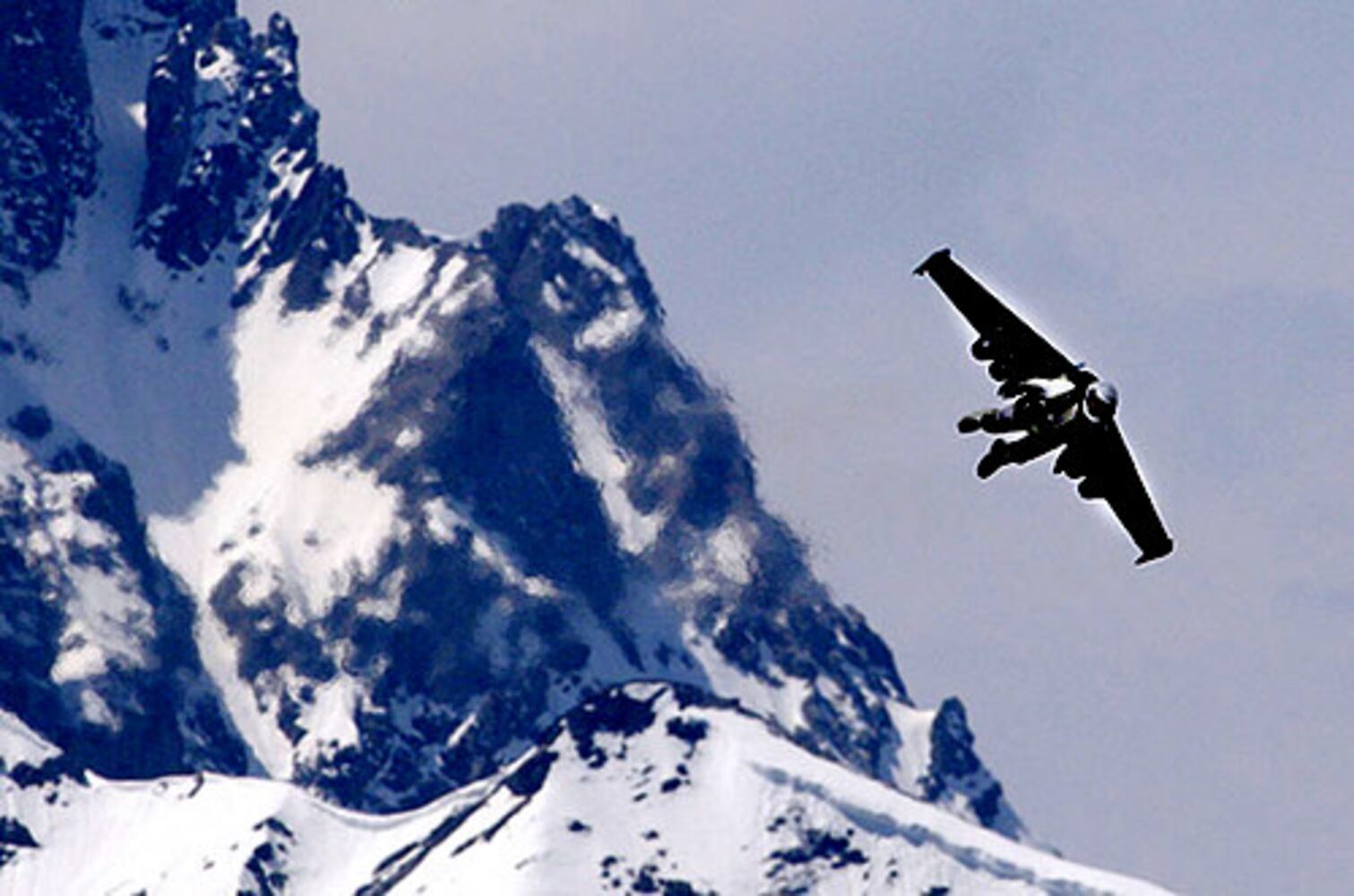 Rocket man' soars over Swiss Alps