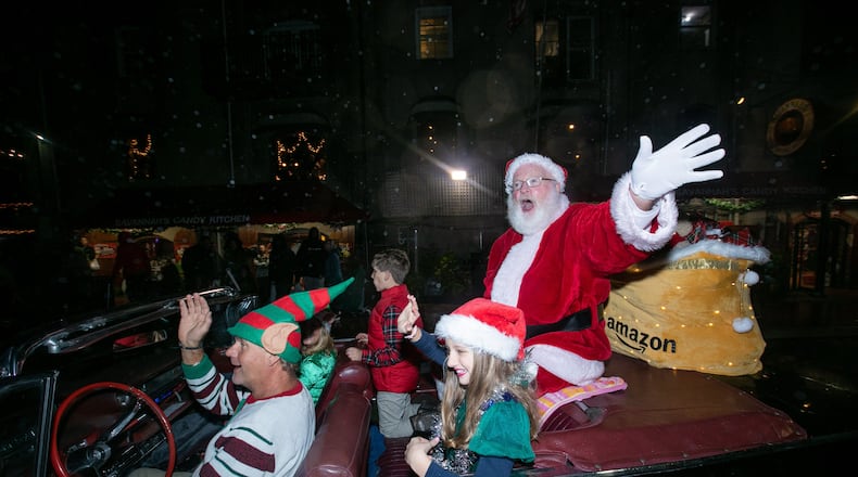 Santa arrives in style at Christmas on the River