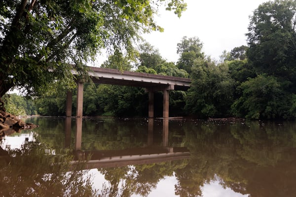 Drought conditions likely set the scene for a mass fish death along the Chattahoochee. (Estela Muñoz/AJC)