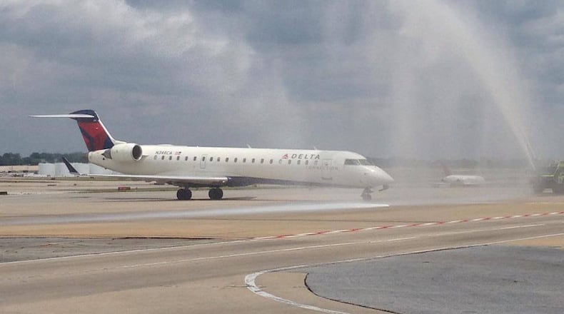 Historical photo showing an ExpressJet when it flew for Delta Connection. Source: ExpressJet Facebook page