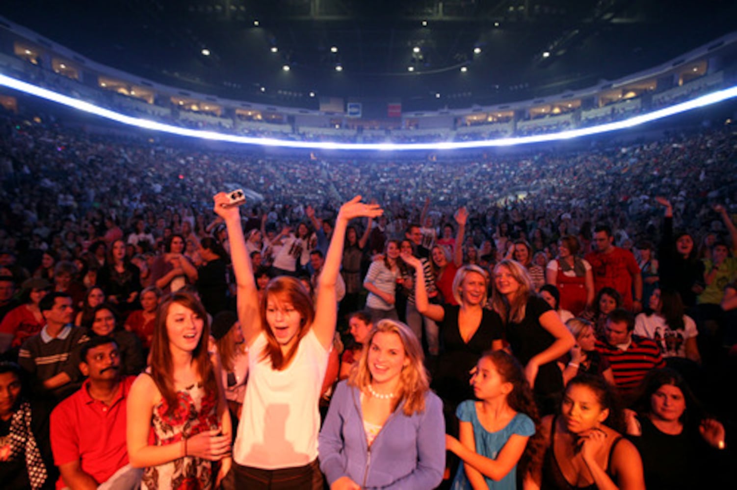 Avril Lavigne, the Jonas Brothers sell out Star 94 Jingle Jam