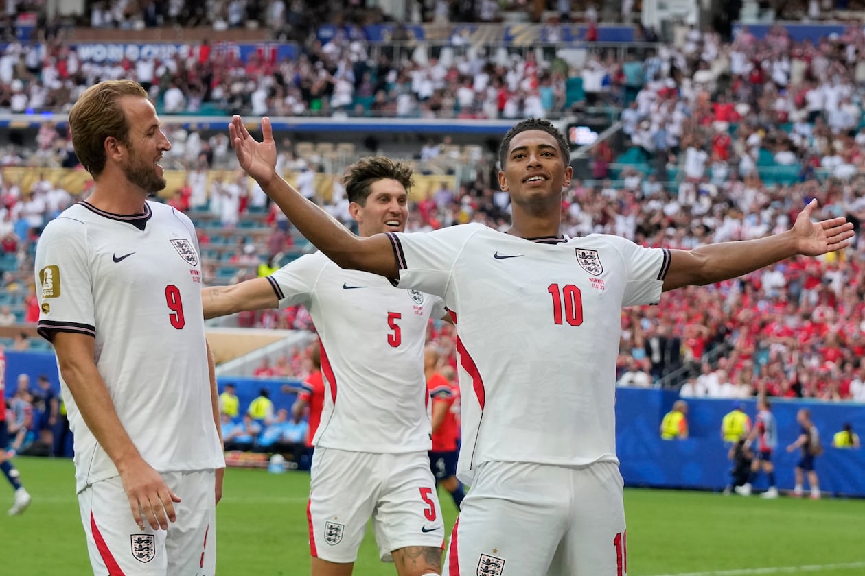England's Jude Bellingham (right) celebrates next to Harry Kane after scoring his side's second goal against Norway during the World Cup quarterfinal soccer match in Miami Gardens, Fla., Saturday, July 11, 2026. (Lynne Sladky/AP)