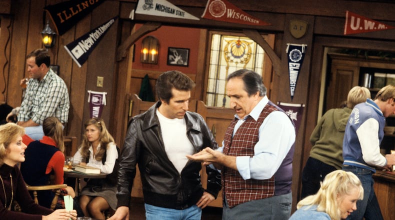 UNITED STATES - DECEMBER 02: HAPPY DAYS - "Hi Yo Fonzie...Away" 2/9/82 Extras, Marla Pennington, Henry Winkler, Al Molinaro (Photo by ABC Photo Archives/ABC via Getty Images)