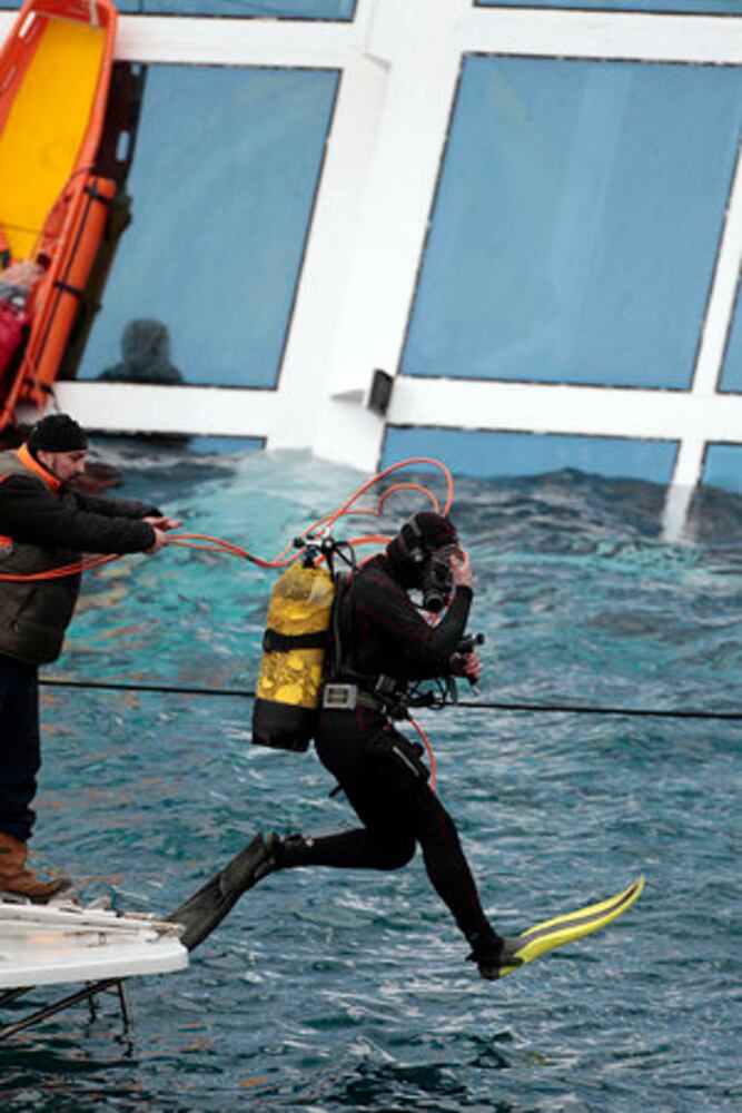 Luxury cruise ship capsizes in Italy