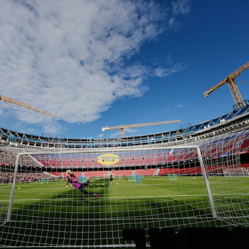 Barcelona's players exercise during the team's first training session at the venue after its renovation at the Camp Nou stadium in Barcelona, Spain, Friday, Nov. 7, 2025. (AP Photo/Joan Monfort)
