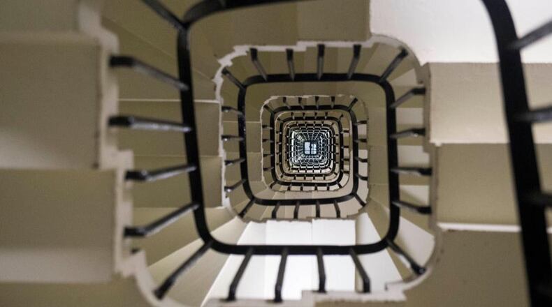 A handcuffed man bolted from a courthouse in Utah and vaulted over a railing to the floor below.