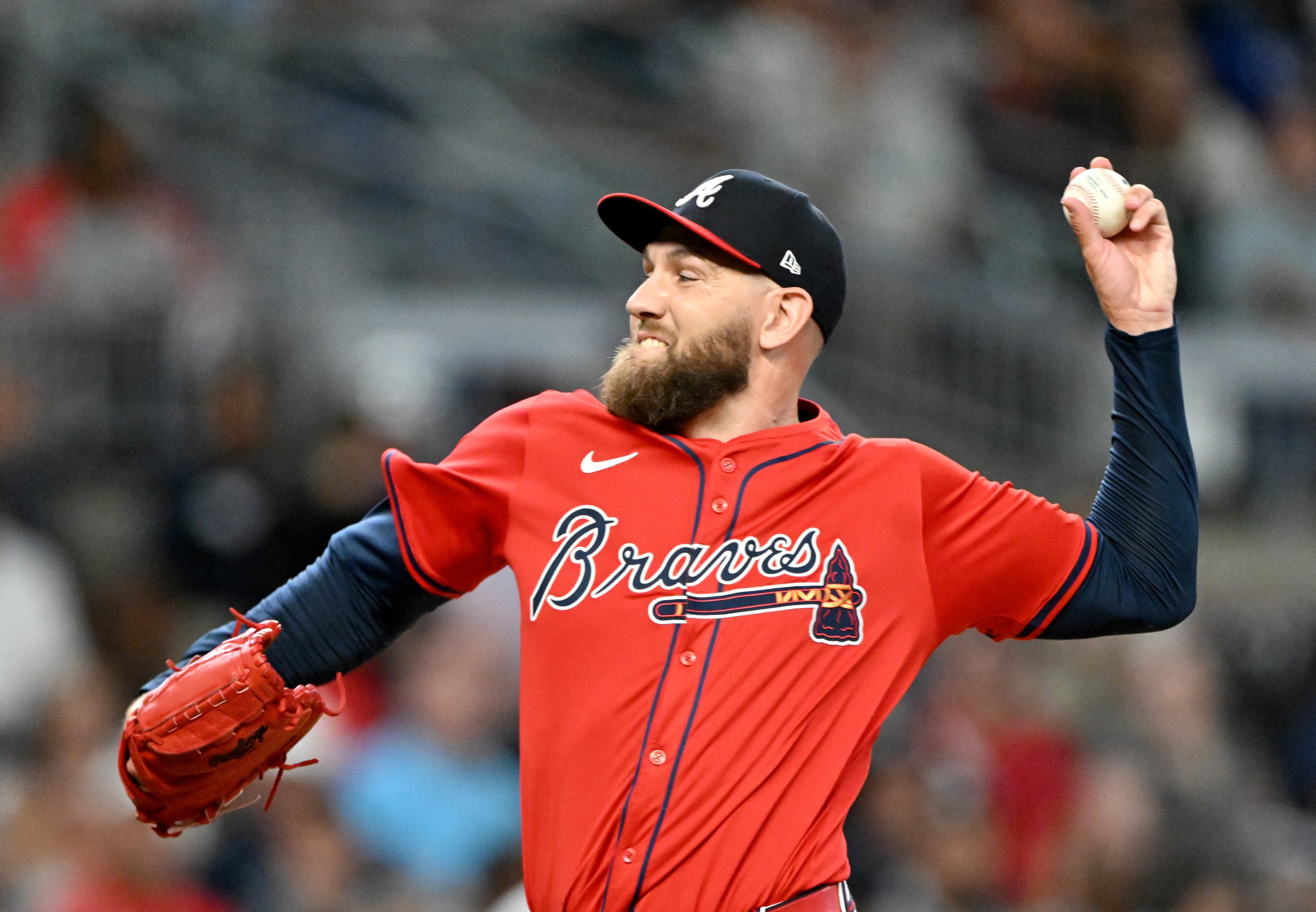 Atlanta Braves pitcher Dylan Lee (52) throws a pitch during the seventh inning of a baseball game at Truist Park, Friday, July 18, 2025, in Atlanta. Atlanta Braves won 7-3 over New York Yankees. (Hyosub Shin / AJC)