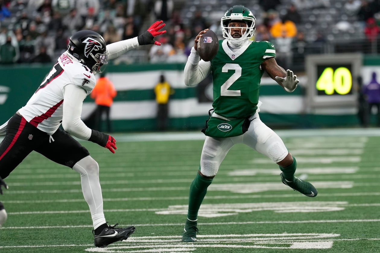 The Falcons' defense held the Jets offense mostly in check until the final quarter, when Tyrod Taylor was able to mount a drive that burned nearly 7 minutes and tied the game late. (Seth Wenig/AP)