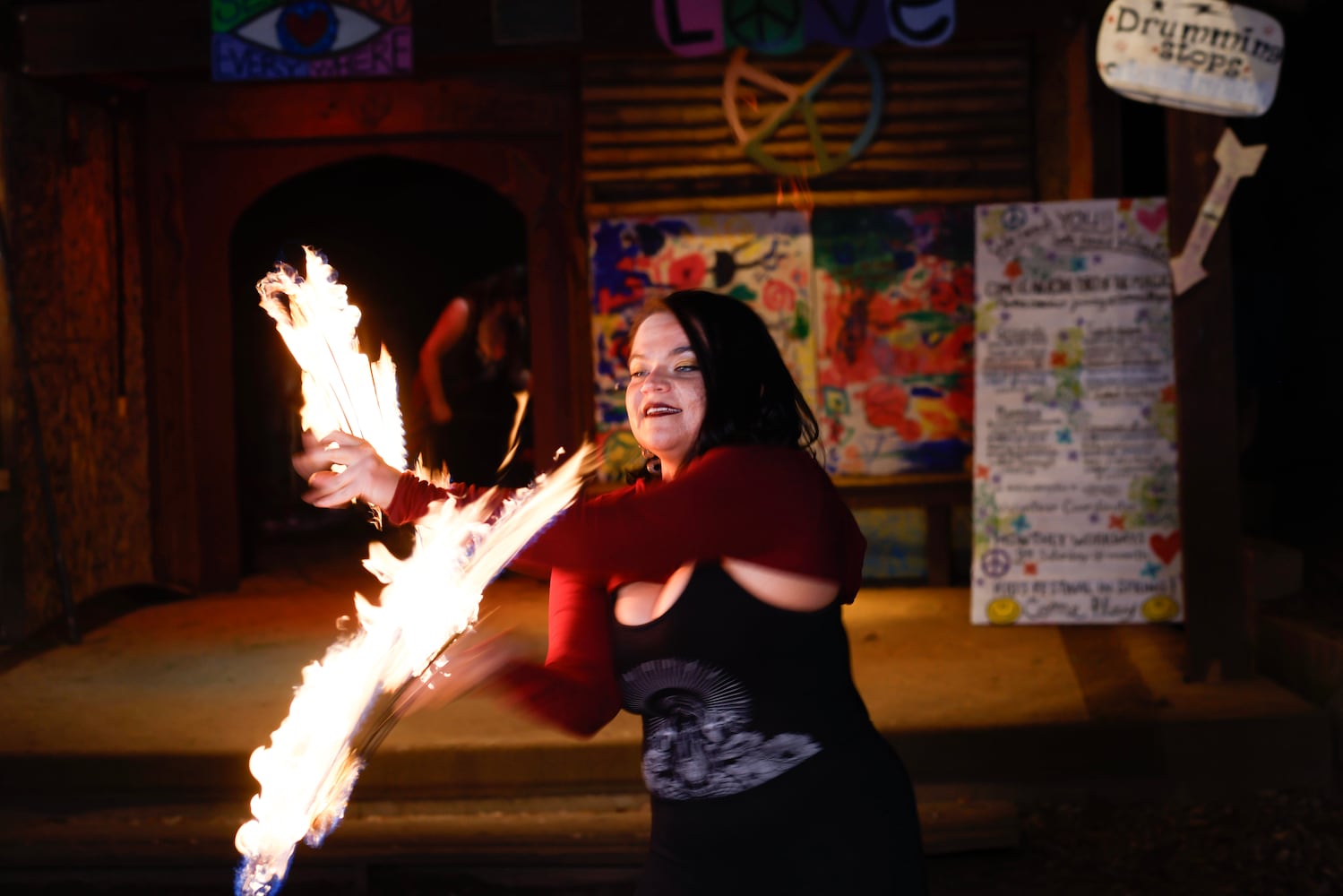 FIERY WOMEN: A DAZZLING FIRE PERFORMANCE