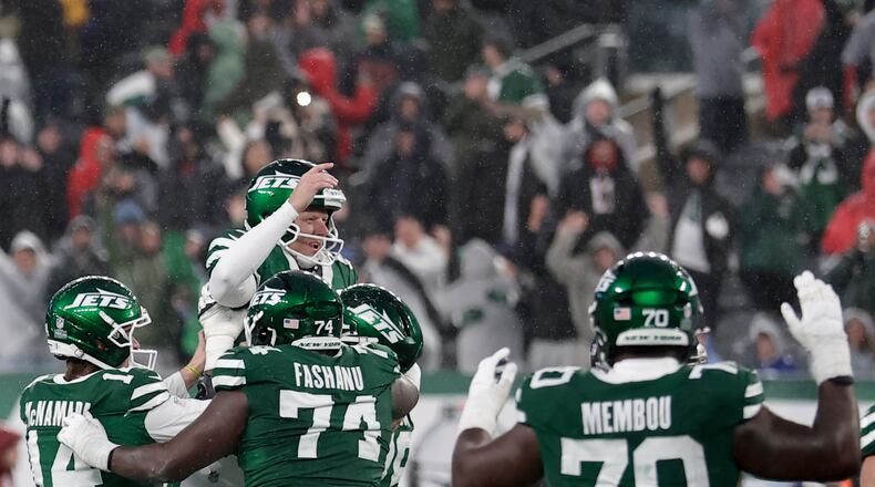 New York Jets place kicker Nick Folk (6) celebrates with teammates after he kicked the game-winning field goal against the Atlanta Falcons during the second half of an NFL football game, Sunday, Nov. 30, 2025, in East Rutherford, N.J. (AP Photo/Adam Hunger)