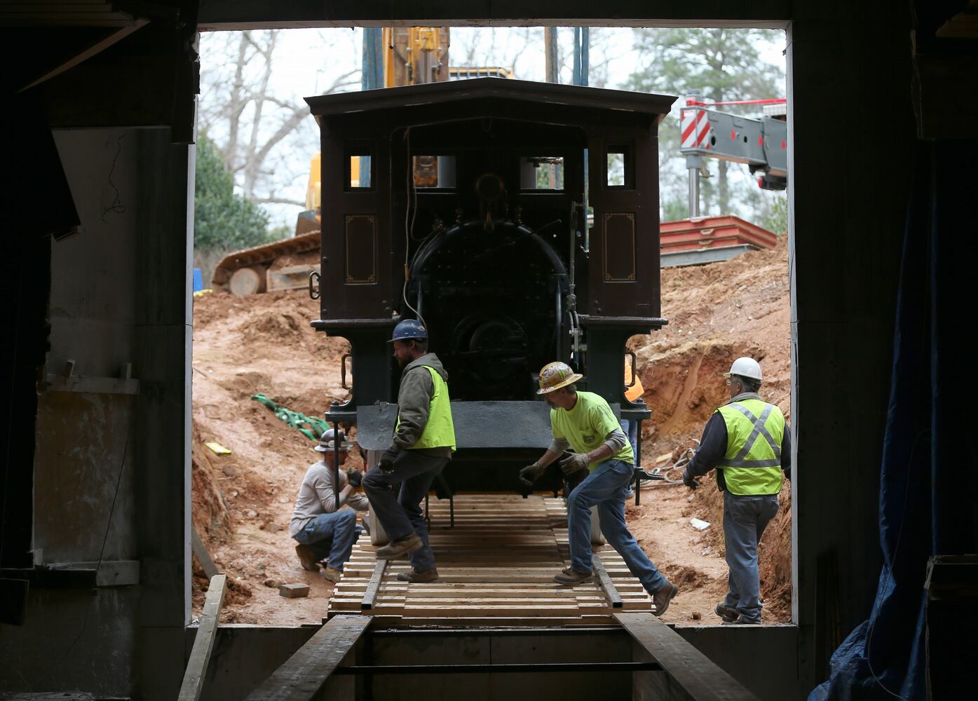 Cyclorama moves Texas train