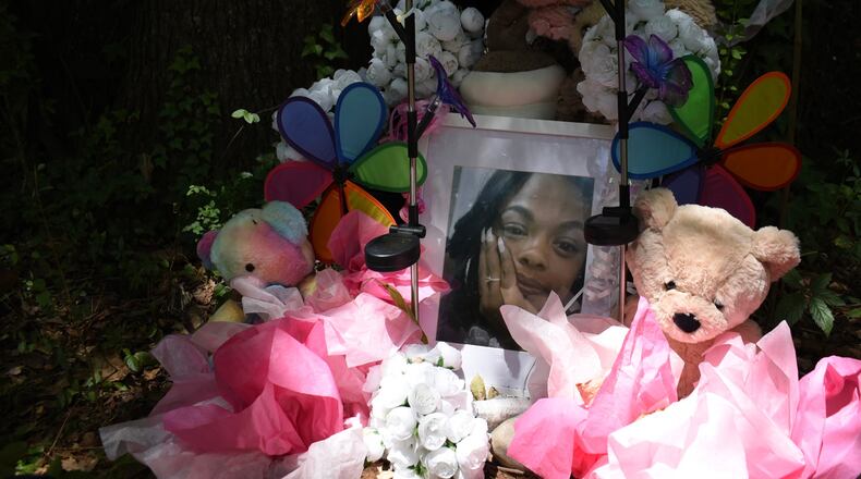 A makeshift memorial honoring Tasia Fortune stands in the backyard of the property where her body was found. Photo taken on Monday, Aug. 10, 2026, in Jackson, Miss. (AP Photo/Sophie Bates)