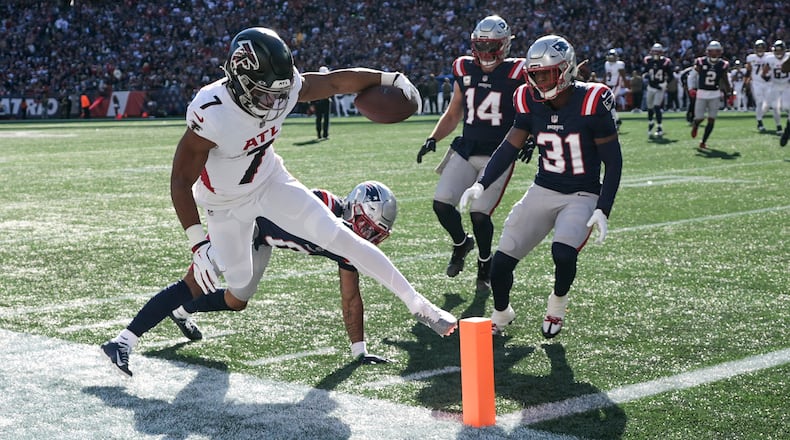 Atlanta Falcons running back Bijan Robinson (7) runs against the New England Patriots during the first half of an NFL football game, Sunday, Nov. 2, 2025, in Foxborough, Mass. (AP Photo/Charles Krupa)