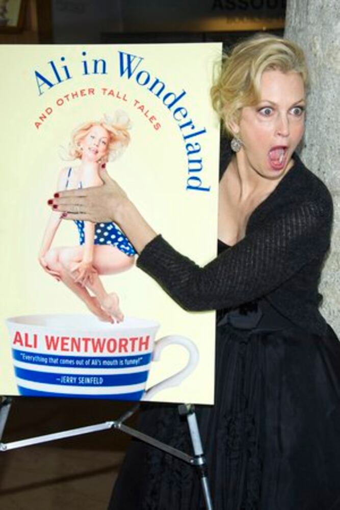 Stars flock to Ali Wentworth book party