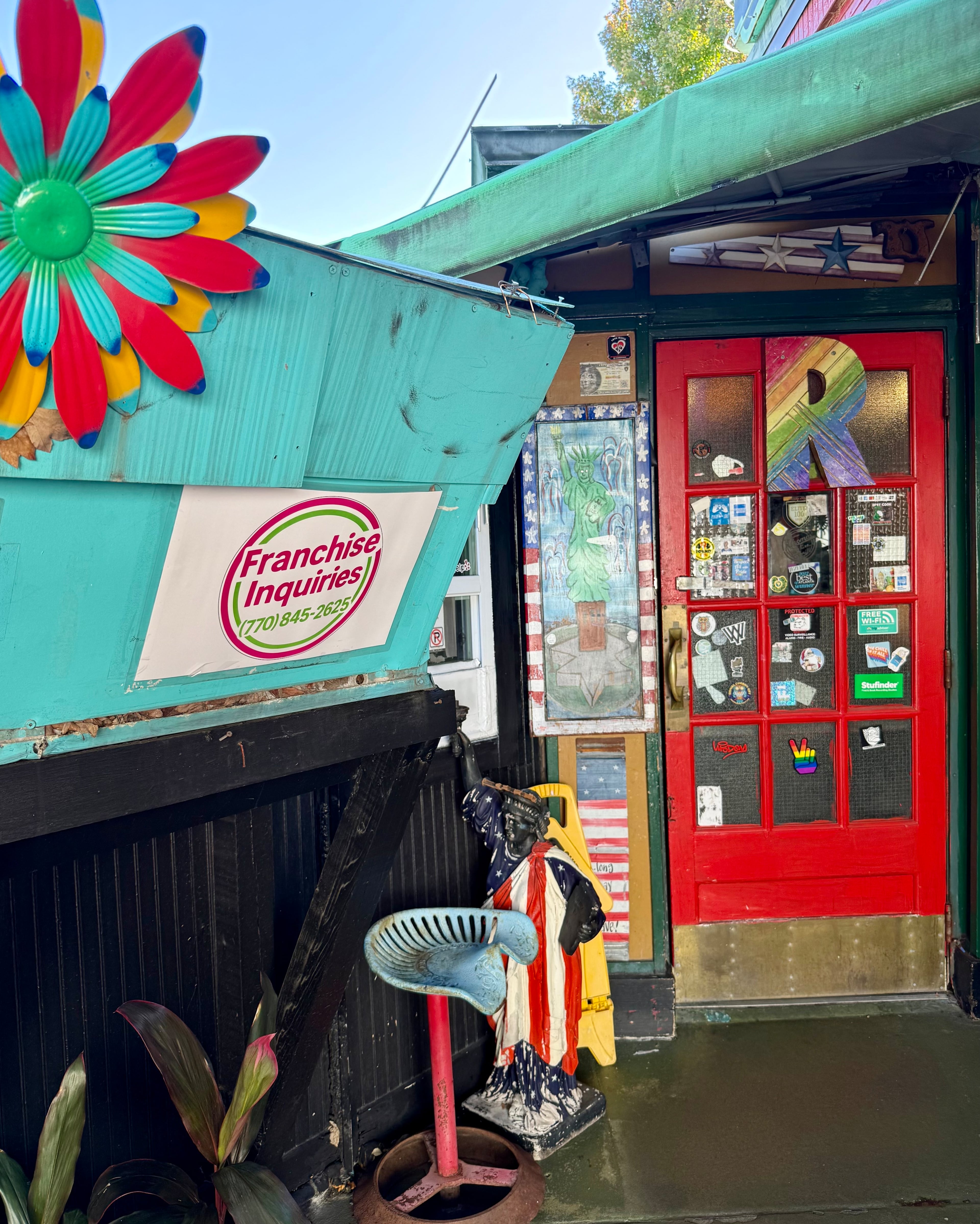 R. Thomas Deluxe Grill has a new addition by the entrance: a sign advertising franchise opportunities. (Henri Hollis/AJC)