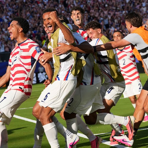 United States' Malik Tillman (17) celebrates with teammates after scoring on a free kick during the World Cup round of 32 soccer match between the United States and Bosnia in Santa Clara, Calif., near San Francisco, Wednesday, July 1, 2026. (AP Photo/Martin Meissner)