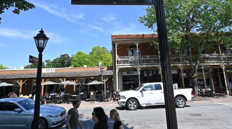Downtown Roswell residents and business owners have said they object to plans to close Canton Street to traffic on weekends. (Hyosub Shin / Hyosub.Shin@ajc.com)