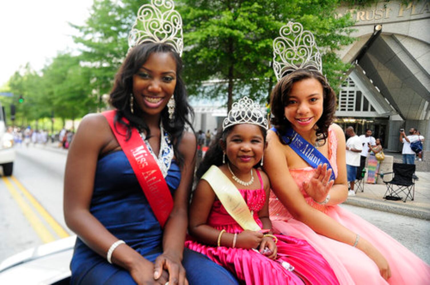 Colorful Caribbean Festival parade dazzles the day