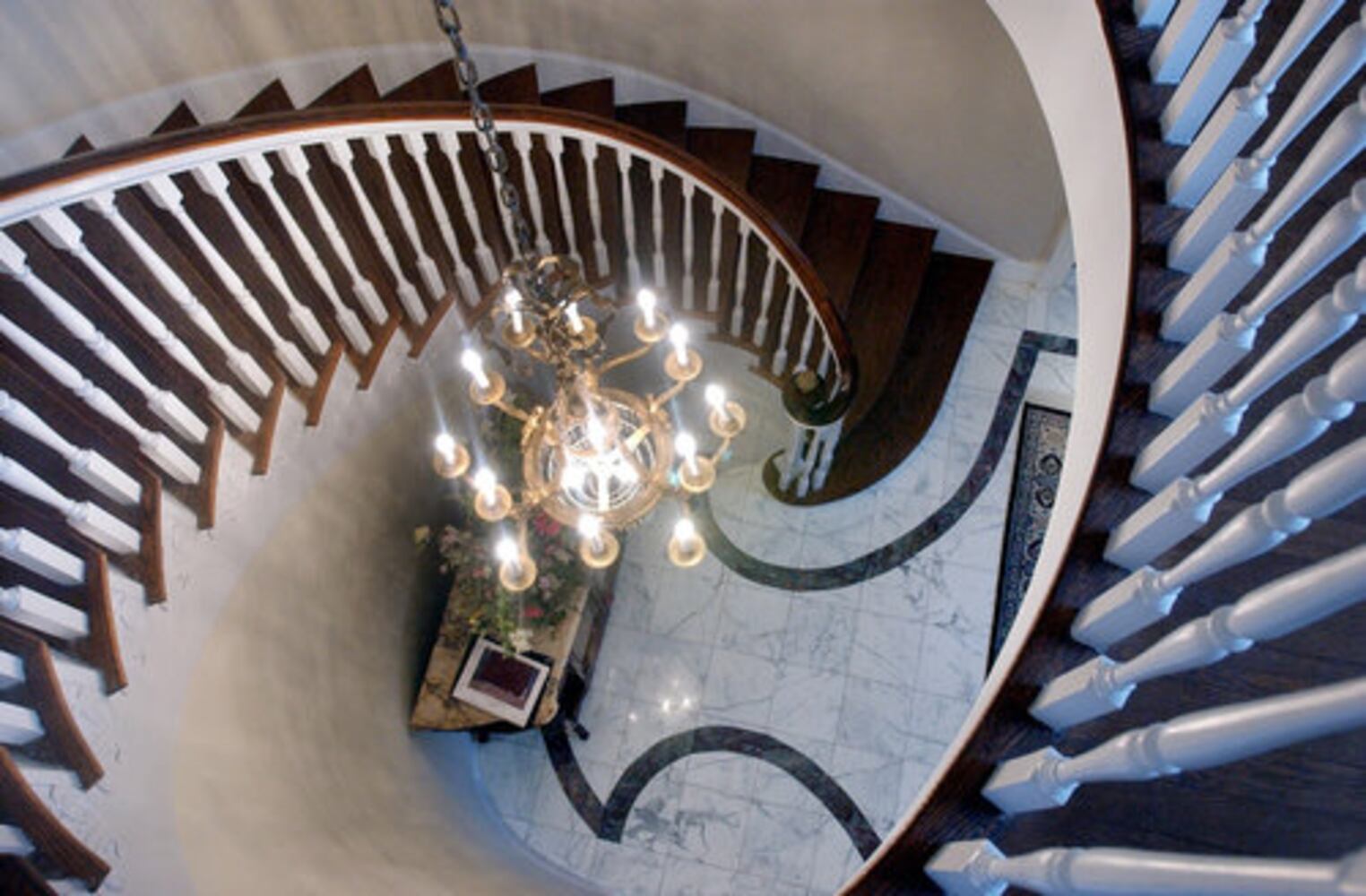 Chandeliers a hot home decor trend
