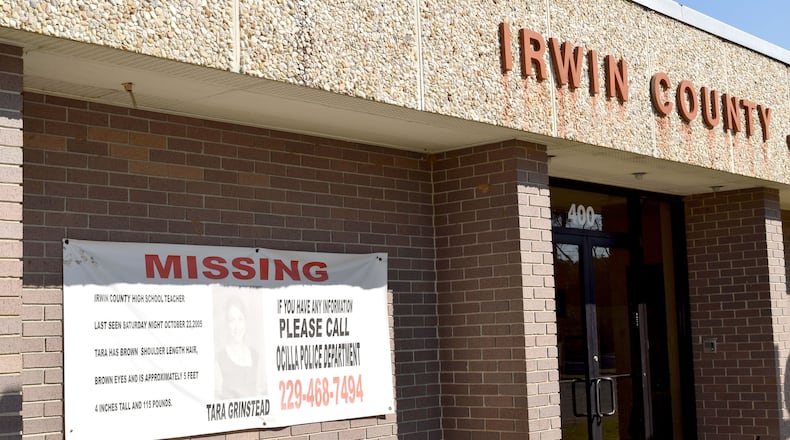 A banner with a faded picture of Tara Grinstead hangs outside the Irwin County Sheriff’s Office in Ocilla. (ALEXIS STEVENS/astevens@ajc.com)